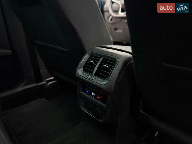 Синий Фольксваген Тигуан, объемом двигателя 2 л и пробегом 157 тыс. км за 30899 $, фото 54 на Automoto.ua