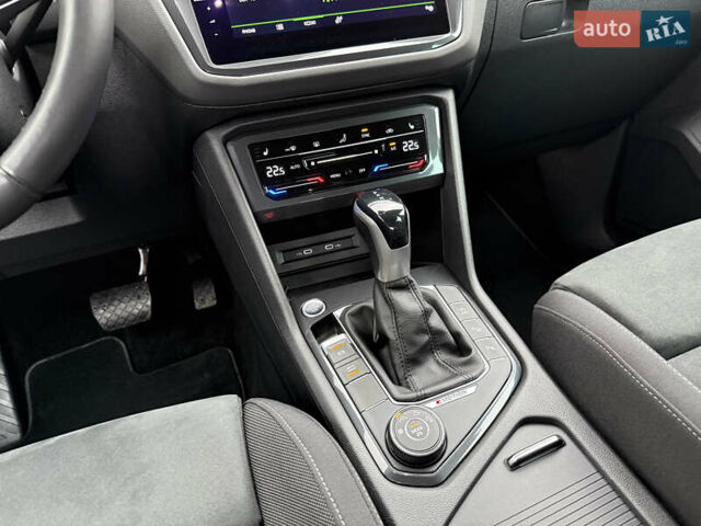 Синий Фольксваген Тигуан, объемом двигателя 2 л и пробегом 189 тыс. км за 31999 $, фото 60 на Automoto.ua