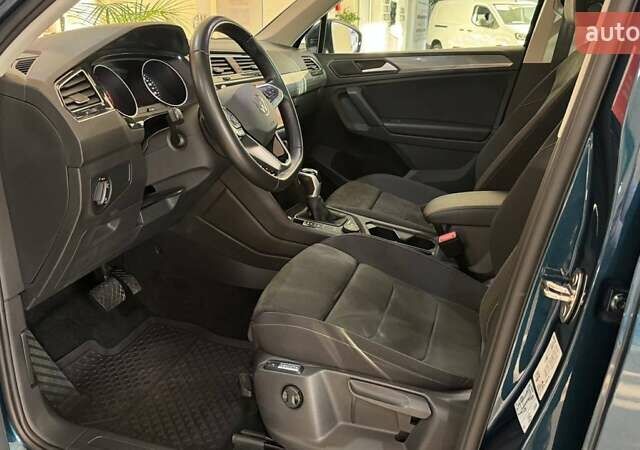 Синий Фольксваген Тигуан, объемом двигателя 1.97 л и пробегом 21 тыс. км за 33722 $, фото 11 на Automoto.ua