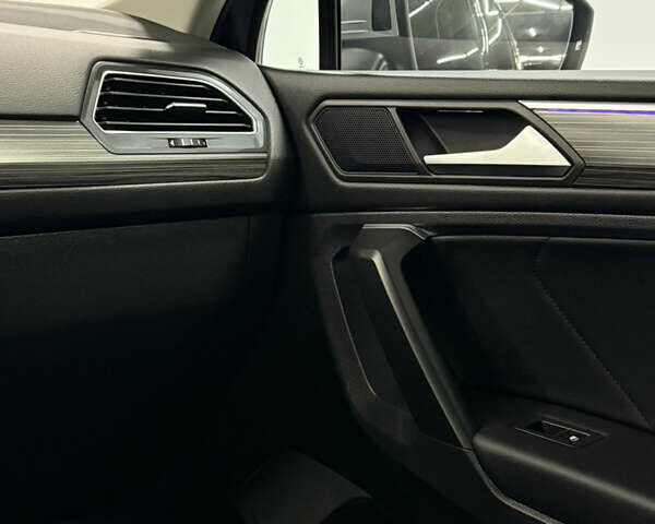 Синий Фольксваген Тигуан, объемом двигателя 2 л и пробегом 10 тыс. км за 35900 $, фото 25 на Automoto.ua