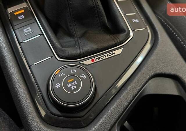 Синий Фольксваген Тигуан, объемом двигателя 1.97 л и пробегом 21 тыс. км за 33722 $, фото 21 на Automoto.ua