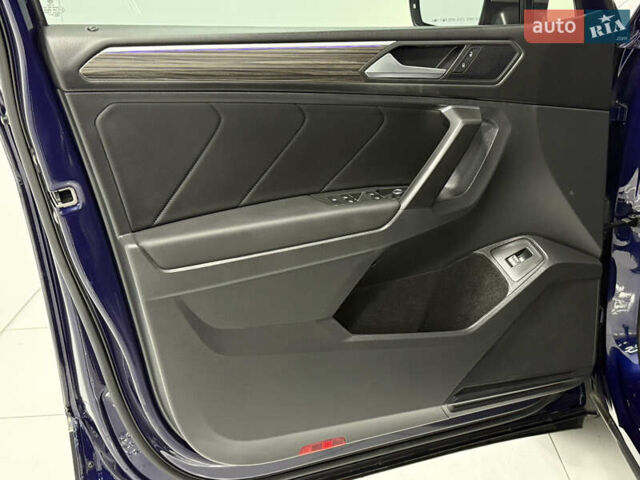 Синий Фольксваген Тигуан, объемом двигателя 2 л и пробегом 10 тыс. км за 35900 $, фото 32 на Automoto.ua