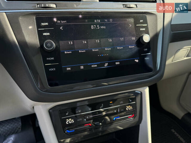 Синій Фольксваген Тігуан, об'ємом двигуна 2 л та пробігом 57 тис. км за 26800 $, фото 25 на Automoto.ua