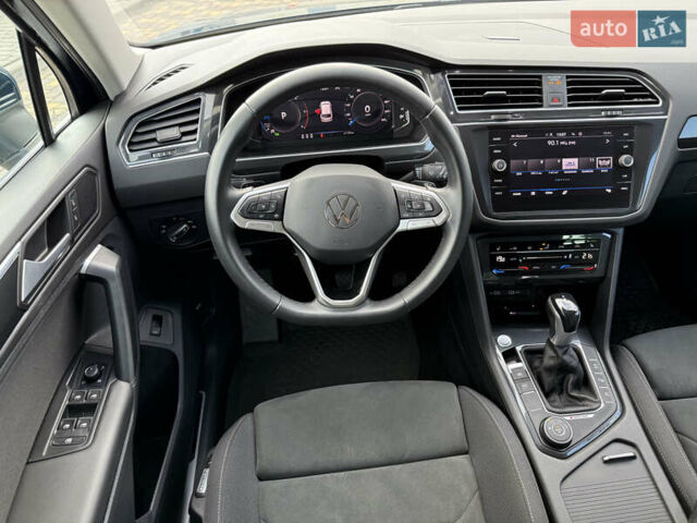 Синій Фольксваген Тігуан, об'ємом двигуна 1.97 л та пробігом 48 тис. км за 38200 $, фото 29 на Automoto.ua