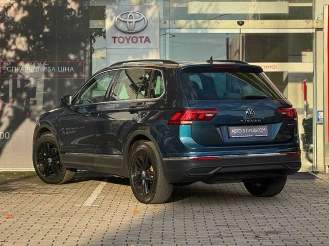 Зеленый Фольксваген Тигуан, объемом двигателя 2 л и пробегом 21 тыс. км за 32938 $, фото 1 на Automoto.ua