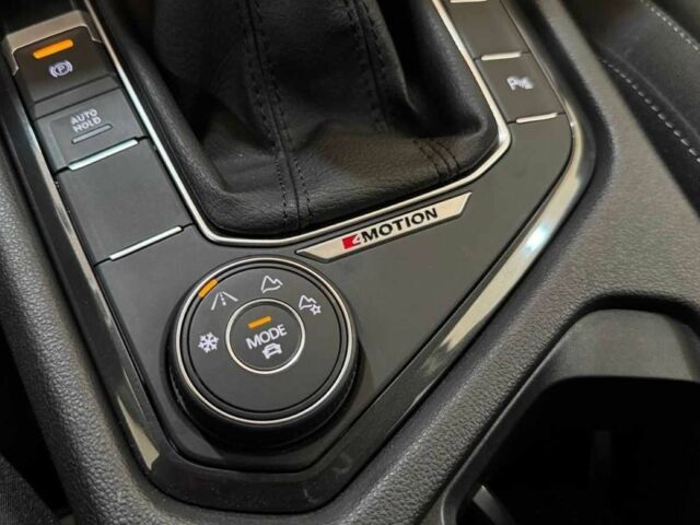 Зеленый Фольксваген Тигуан, объемом двигателя 2 л и пробегом 21 тыс. км за 32938 $, фото 21 на Automoto.ua