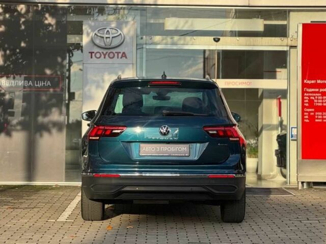 Зеленый Фольксваген Тигуан, объемом двигателя 2 л и пробегом 21 тыс. км за 32938 $, фото 3 на Automoto.ua