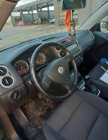 Зеленый Фольксваген Тигуан, объемом двигателя 2 л и пробегом 255 тыс. км за 10200 $, фото 3 на Automoto.ua