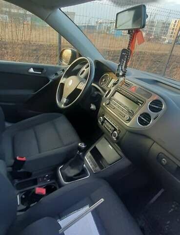 Зеленый Фольксваген Тигуан, объемом двигателя 2 л и пробегом 255 тыс. км за 10200 $, фото 7 на Automoto.ua