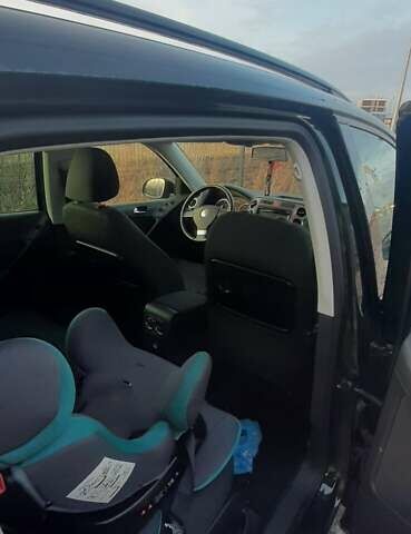 Зеленый Фольксваген Тигуан, объемом двигателя 2 л и пробегом 255 тыс. км за 10200 $, фото 6 на Automoto.ua