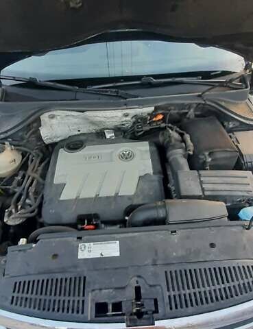 Зеленый Фольксваген Тигуан, объемом двигателя 2 л и пробегом 255 тыс. км за 10200 $, фото 10 на Automoto.ua