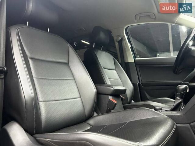 Зелений Фольксваген Тігуан, об'ємом двигуна 2 л та пробігом 96 тис. км за 19000 $, фото 14 на Automoto.ua