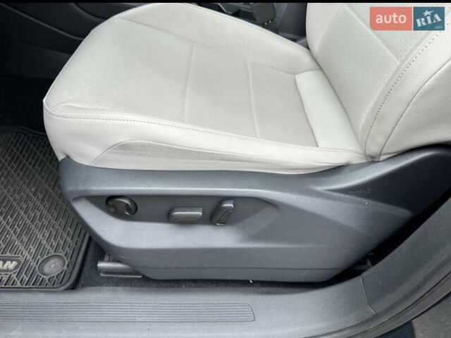 Зелений Фольксваген Тігуан, об'ємом двигуна 1.98 л та пробігом 102 тис. км за 20000 $, фото 59 на Automoto.ua