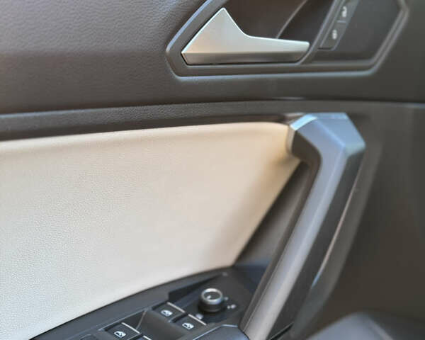 Зелений Фольксваген Тігуан, об'ємом двигуна 1.98 л та пробігом 102 тис. км за 20000 $, фото 32 на Automoto.ua