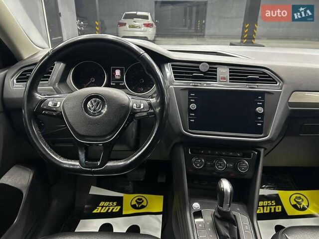 Зелений Фольксваген Тігуан, об'ємом двигуна 2 л та пробігом 96 тис. км за 19000 $, фото 9 на Automoto.ua