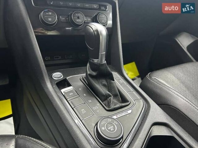 Зелений Фольксваген Тігуан, об'ємом двигуна 2 л та пробігом 96 тис. км за 19000 $, фото 11 на Automoto.ua