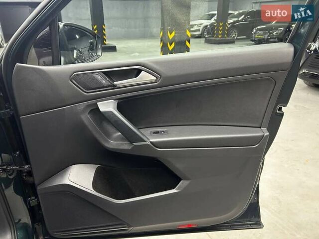 Зелений Фольксваген Тігуан, об'ємом двигуна 2 л та пробігом 96 тис. км за 19000 $, фото 12 на Automoto.ua