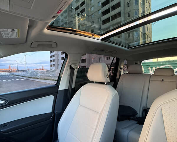 Зелений Фольксваген Тігуан, об'ємом двигуна 1.98 л та пробігом 102 тис. км за 20000 $, фото 22 на Automoto.ua