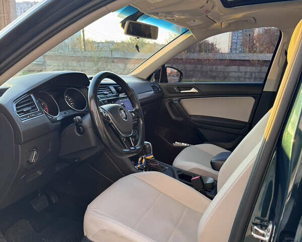 Зелений Фольксваген Тігуан, об'ємом двигуна 1.98 л та пробігом 102 тис. км за 20000 $, фото 11 на Automoto.ua