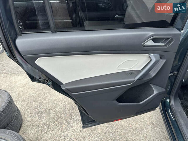 Зелений Фольксваген Тігуан, об'ємом двигуна 1.98 л та пробігом 102 тис. км за 20000 $, фото 58 на Automoto.ua