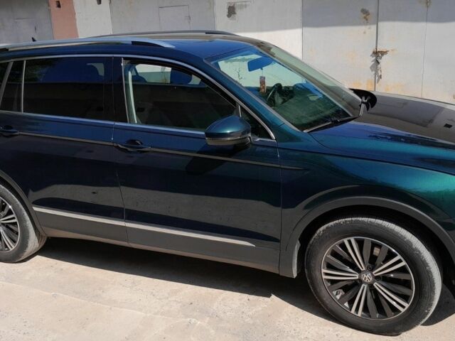 Зеленый Фольксваген Тигуан, объемом двигателя 2 л и пробегом 124 тыс. км за 21200 $, фото 3 на Automoto.ua