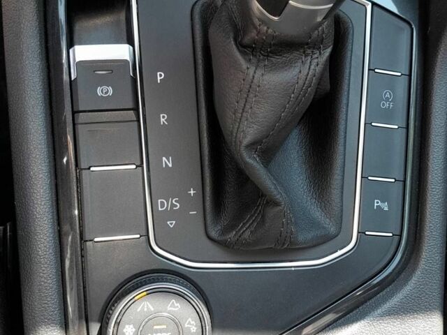 Зеленый Фольксваген Тигуан, объемом двигателя 2 л и пробегом 124 тыс. км за 21200 $, фото 7 на Automoto.ua