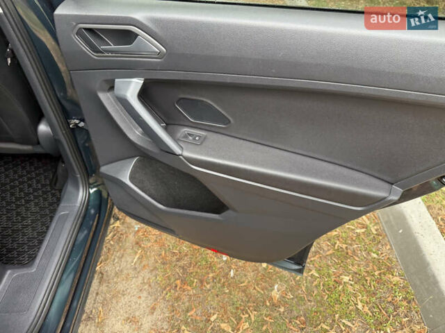 Зелений Фольксваген Тігуан, об'ємом двигуна 2 л та пробігом 170 тис. км за 19900 $, фото 10 на Automoto.ua