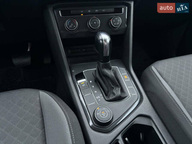 Зелений Фольксваген Тігуан, об'ємом двигуна 2 л та пробігом 160 тис. км за 16700 $, фото 15 на Automoto.ua