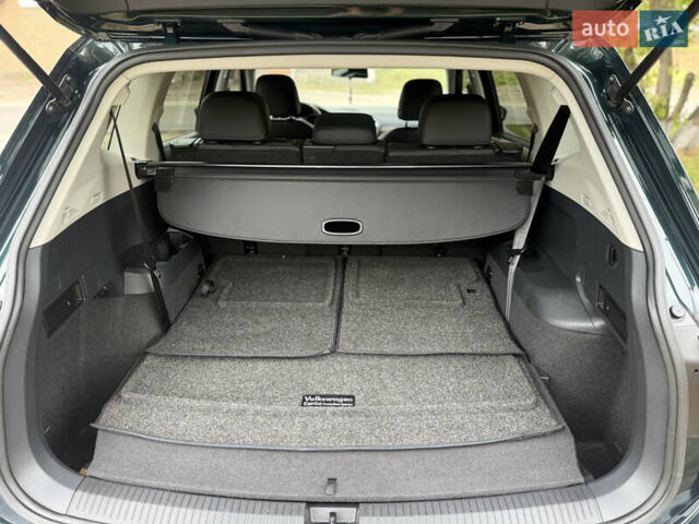 Зелений Фольксваген Тігуан, об'ємом двигуна 2 л та пробігом 170 тис. км за 19900 $, фото 25 на Automoto.ua