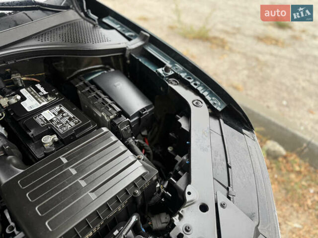 Зелений Фольксваген Тігуан, об'ємом двигуна 2 л та пробігом 170 тис. км за 19900 $, фото 13 на Automoto.ua