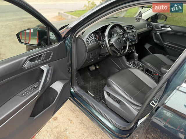 Зелений Фольксваген Тігуан, об'ємом двигуна 2 л та пробігом 170 тис. км за 19900 $, фото 28 на Automoto.ua