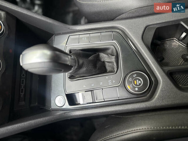 Зелений Фольксваген Тігуан, об'ємом двигуна 2 л та пробігом 170 тис. км за 19900 $, фото 30 на Automoto.ua