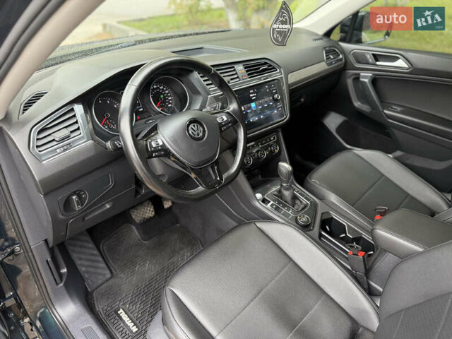 Зелений Фольксваген Тігуан, об'ємом двигуна 2 л та пробігом 170 тис. км за 19900 $, фото 27 на Automoto.ua