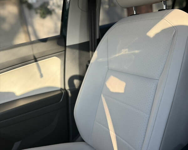 Зелений Фольксваген Тігуан, об'ємом двигуна 2 л та пробігом 52 тис. км за 26000 $, фото 5 на Automoto.ua