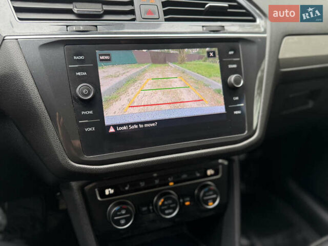 Зелений Фольксваген Тігуан, об'ємом двигуна 2 л та пробігом 170 тис. км за 19900 $, фото 31 на Automoto.ua