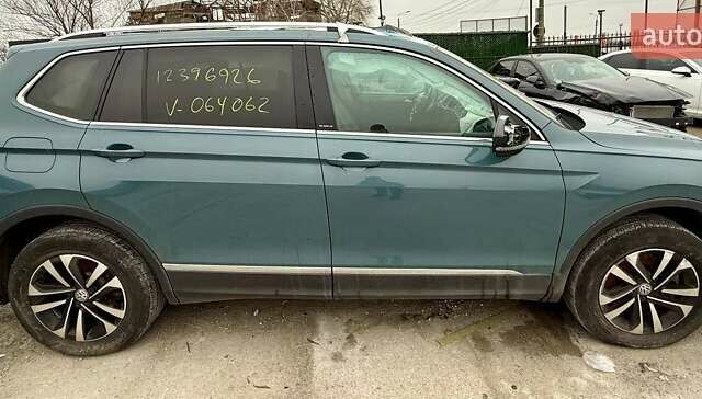Зеленый Фольксваген Тигуан, объемом двигателя 2 л и пробегом 80 тыс. км за 13000 $, фото 13 на Automoto.ua