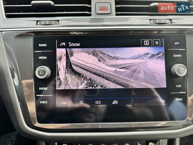 Зелений Фольксваген Тігуан, об'ємом двигуна 1.98 л та пробігом 80 тис. км за 21700 $, фото 52 на Automoto.ua