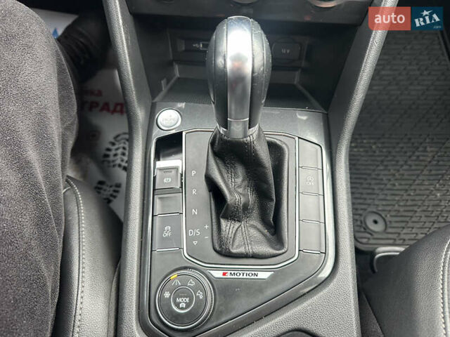 Оранжевый Фольксваген Тигуан, объемом двигателя 2 л и пробегом 143 тыс. км за 16700 $, фото 19 на Automoto.ua