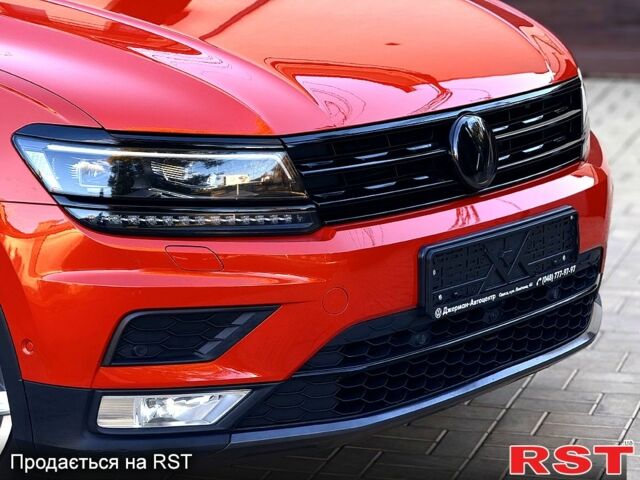 Оранжевый Фольксваген Тигуан, объемом двигателя 2 л и пробегом 160 тыс. км за 23700 $, фото 2 на Automoto.ua