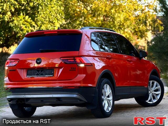 Оранжевый Фольксваген Тигуан, объемом двигателя 2 л и пробегом 160 тыс. км за 23700 $, фото 6 на Automoto.ua