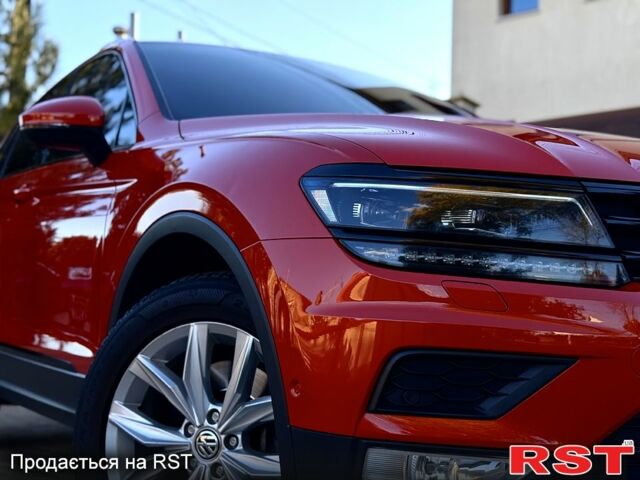 Оранжевый Фольксваген Тигуан, объемом двигателя 2 л и пробегом 160 тыс. км за 23700 $, фото 3 на Automoto.ua