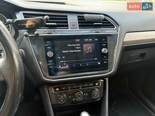 Помаранчевий Фольксваген Тігуан, об'ємом двигуна 1.98 л та пробігом 187 тис. км за 17700 $, фото 9 на Automoto.ua