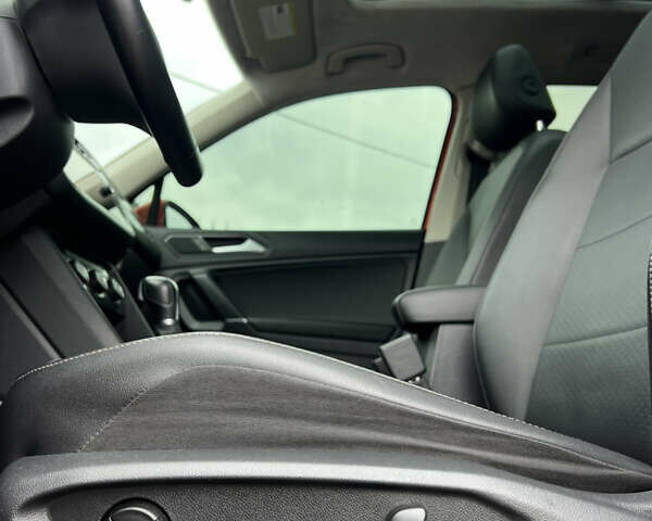 Помаранчевий Фольксваген Тігуан, об'ємом двигуна 1.98 л та пробігом 58 тис. км за 18900 $, фото 19 на Automoto.ua