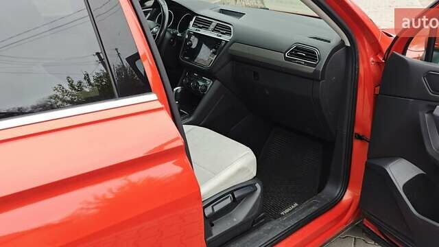 Оранжевый Фольксваген Тигуан, объемом двигателя 1.98 л и пробегом 148 тыс. км за 16200 $, фото 41 на Automoto.ua