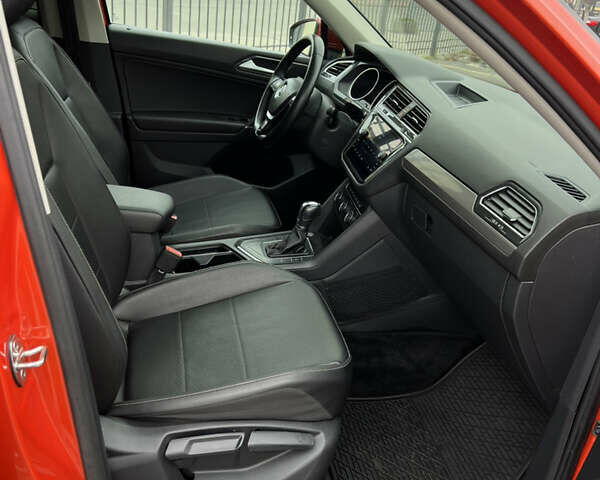 Помаранчевий Фольксваген Тігуан, об'ємом двигуна 1.98 л та пробігом 58 тис. км за 18900 $, фото 28 на Automoto.ua