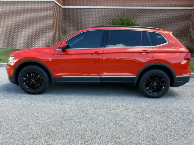 Помаранчевий Фольксваген Тігуан, об'ємом двигуна 2 л та пробігом 31 тис. км за 9000 $, фото 3 на Automoto.ua