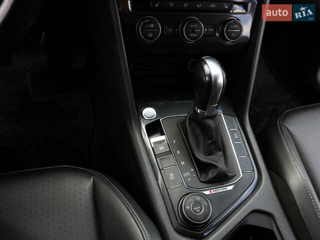 Помаранчевий Фольксваген Тігуан, об'ємом двигуна 2 л та пробігом 146 тис. км за 21000 $, фото 15 на Automoto.ua