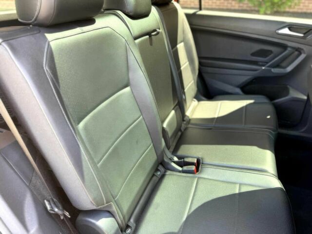 Помаранчевий Фольксваген Тігуан, об'ємом двигуна 2 л та пробігом 31 тис. км за 9000 $, фото 10 на Automoto.ua