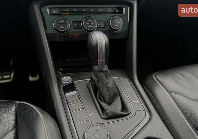 Оранжевый Фольксваген Тигуан, объемом двигателя 2 л и пробегом 152 тыс. км за 25900 $, фото 34 на Automoto.ua