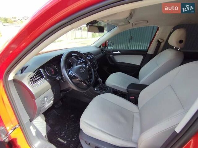 Помаранчевий Фольксваген Тігуан, об'ємом двигуна 1.98 л та пробігом 104 тис. км за 16200 $, фото 17 на Automoto.ua